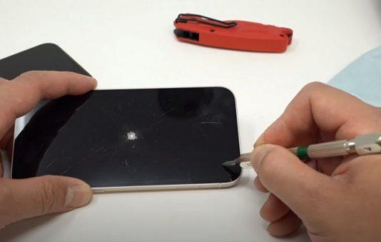 Наконец не маркетинг: стекло iPhone 12 стало очень сложно поцарапать