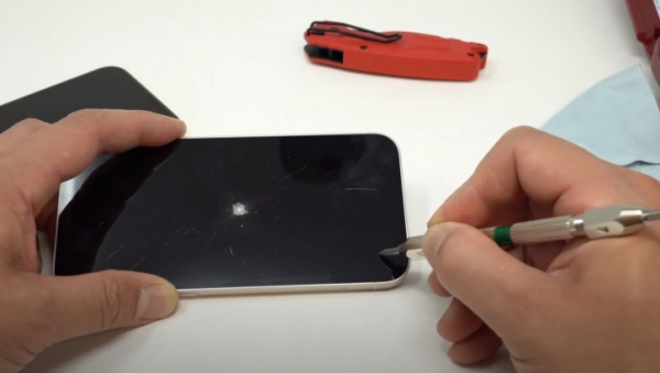 Наконец не маркетинг: стекло iPhone 12 стало очень сложно поцарапать