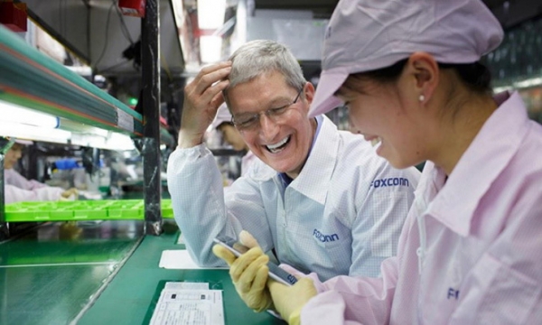 Китайцев лишают выходных из-за iPhone 12, Foxconn отрицает