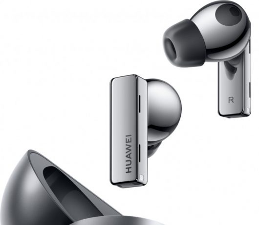 Сразу три новинки Huawei высокого класса приходят в Россию (цены)