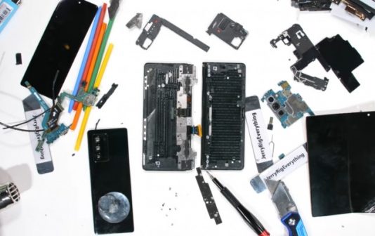 Инновации Samsung Galaxy Z Fold 2 пали жертвой эксперта по разборке