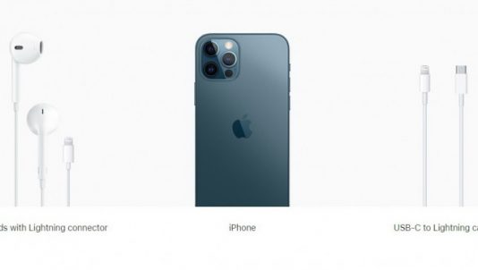Apple сделала исключение в скромной комплектации iPhone 12 для Франции