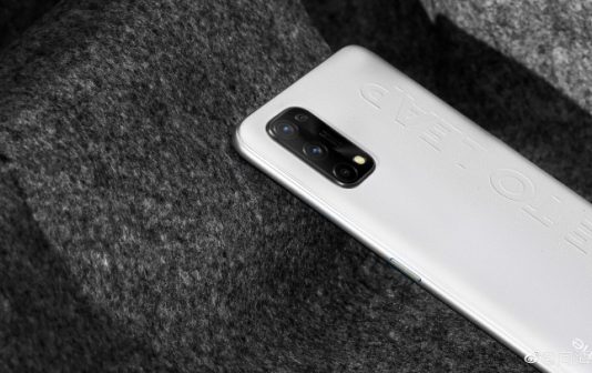 Официальные промо-фото Realme Q2 Pro раскрыли его фишку