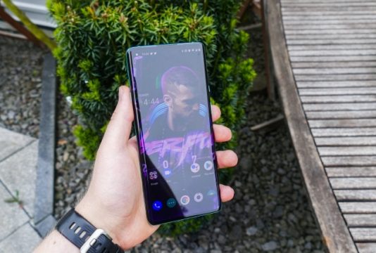 Добро пожаловать в Night City! Тизер OnePlus 8T Cyberpunk 2077 Edition