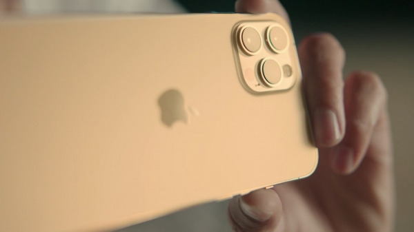 Без отпечатков: iPhone 12 Pro в золотом цвете практичнее остальных?