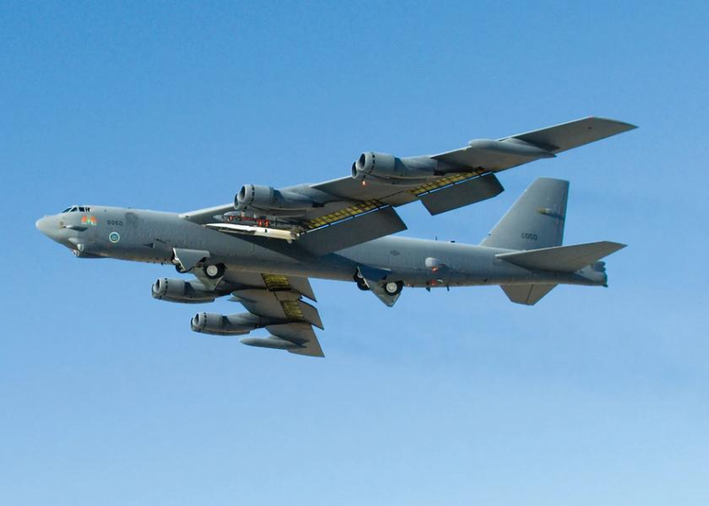 Американский атомный бомбардировщик B-52H снова пролетел в 15 км от России и совершил резкий маневр в 170 км от Санкт-Петербурга