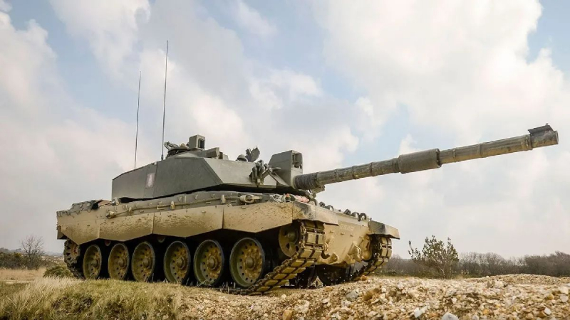 Британские танки Challenger 2 — военные сняли видео и показали, на что способна техника, которую предстоит передать Украине