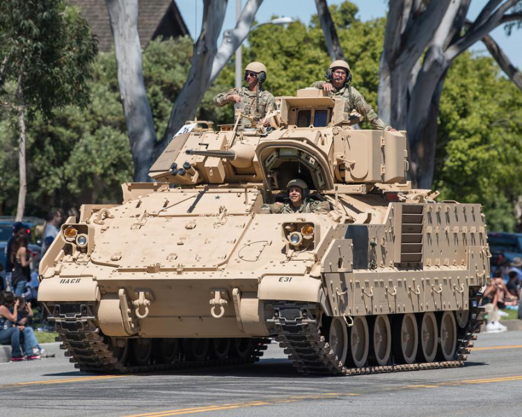На замену БМП-1 и М113: США передаст Греции 300 БМП M2A2 Bradley ODS-SA