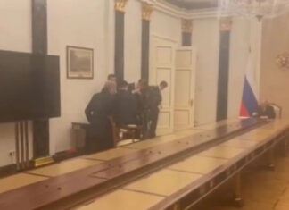 Довольно, достаточно: путин боится подпускать близко даже Пескова