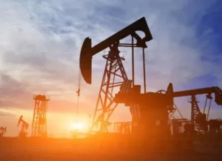 ЕС не будет менять потолок цен на российскую нефть – Bloomberg