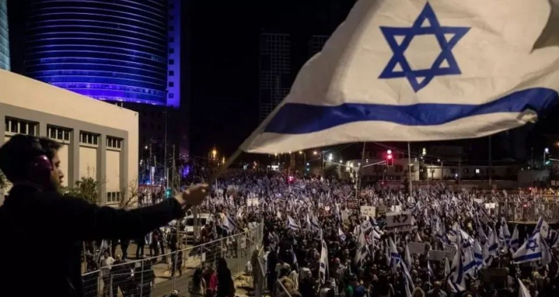 Израильтяне не хотят судебной реформы: более полумиллиона человек вышли на уличные протесты