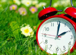 Куда переводят часы 26 марта — назад или вперед