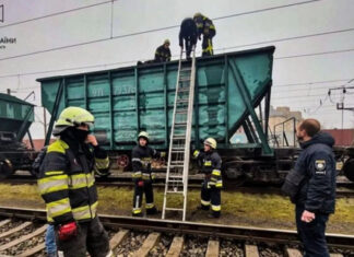 Под Киевом подросток умер от удара током после попытки совершить селфи на поезде