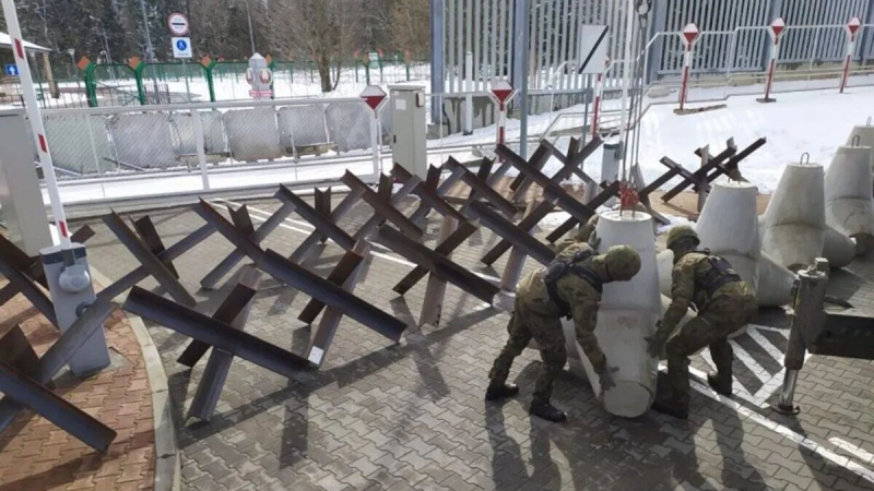 Польша строит противотанковые укрепления на границе с Беларусью