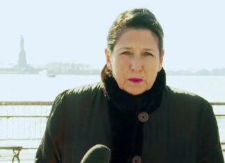 Президент Грузии поддержала протестующих и пообещала ветировать скандальный закон