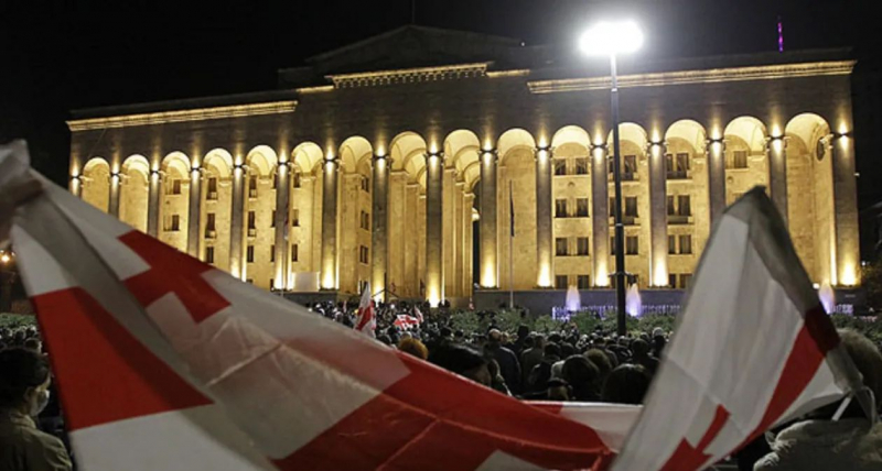 Протестующие в Тбилиси дали правительству один час на выполнение их требований