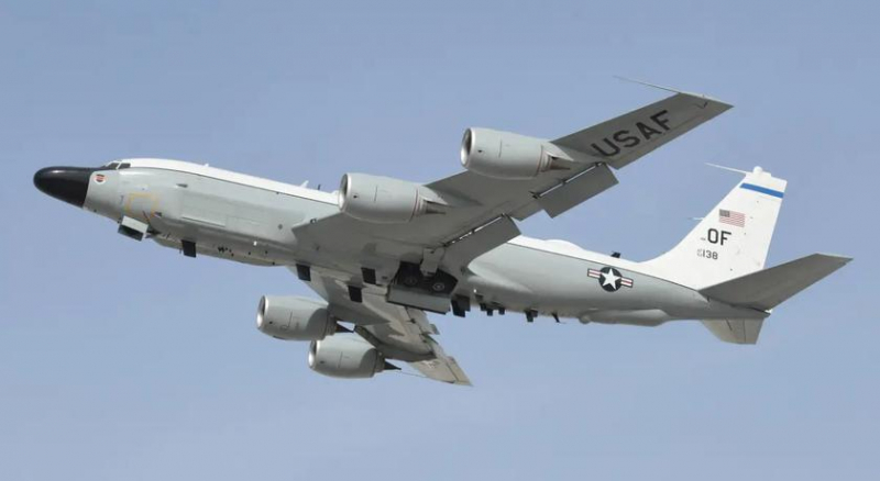 RC-135V/W Rivet Joint выполнил беспрецедентную миссию в Европе — американский стратегический самолет пролетел вдоль границы между Финляндией и Россией