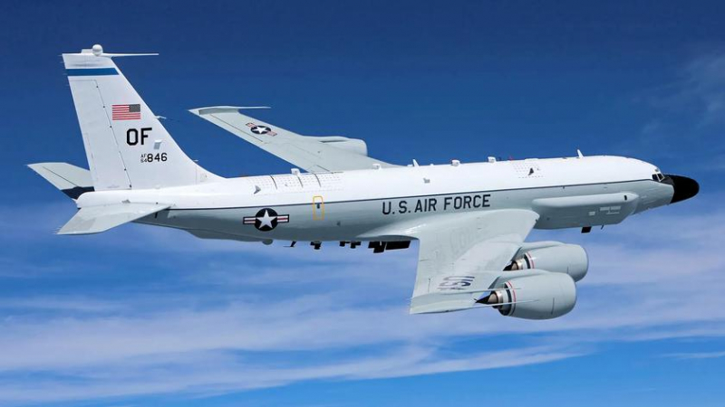 RC-135V/W Rivet Joint выполнил беспрецедентную миссию в Европе — американский стратегический самолет пролетел вдоль границы между Финляндией и Россией