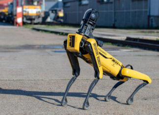 Роботизированная собака Spot прогулялась по улицам Киева