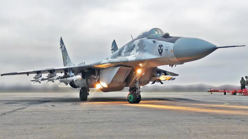 США хотят вооружить украинские истребители МиГ-29 американскими управляемыми ракетами AIM-120 AMRAAM стоимостью более 1 млн долларов