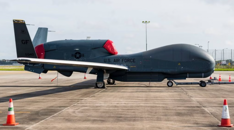 США отправили стратегический беспилотник RQ-4 Global Hawk в Сингапур