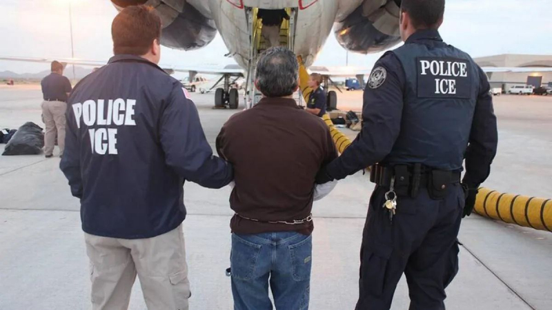 США возобновили депортацию россиян: кого отправят обратно
