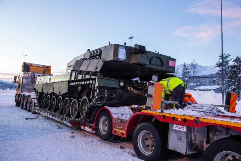 Украина получила восемь танков Leopard 2 из Норвегии