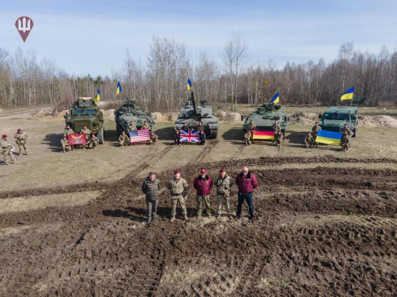 Украинские десантники получили британские танки Challenger 2, американские БМП Stryker и немецкие БМП Marder