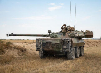 Украинские военные впервые показали французские колёсные танки AMX-10RC (видео)