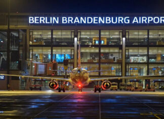 В Германии из-за стачек в аэропортах отменяют сотни рейсов