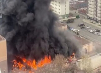 В Ростове-на-Дону горит здание ФСБ – местные жители сообщают о взрывах