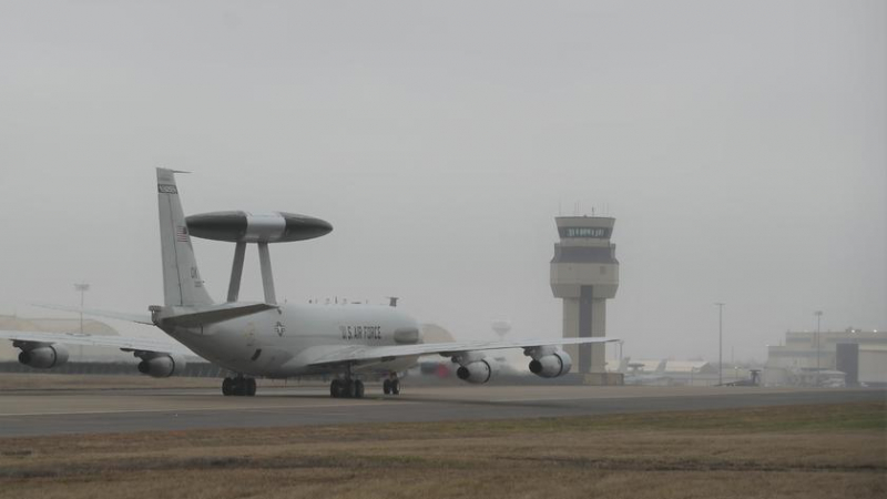 ВВС США продемонстрировали слоновью походку Boeing E-3 Sentry, подняв в небо одновременно несколько самолетов