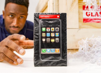 Блогер заплатил $40 тысяч за первый iPhone в оригинальной упаковке, чтобы распаковать его на камеру (видео)