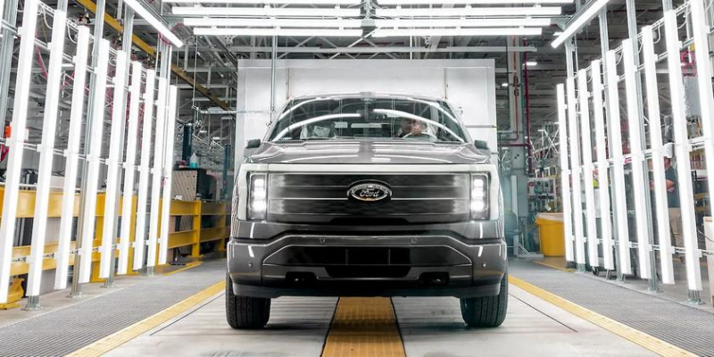 Ford возвращает F-150 Lightning Electric Peaks, но поднимает цены на 1200-4000 долларов