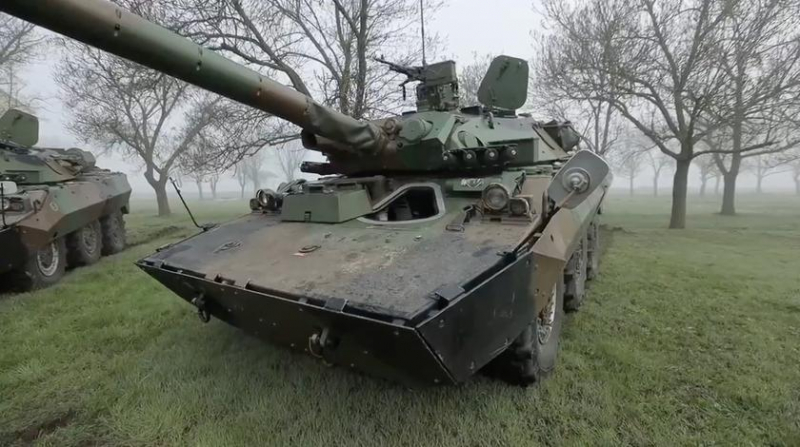 Министр обороны Украины показал французские колесные машины AMX-10RC (видео)