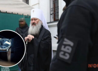 Модный поп: Паша Мерседес «засветил» во время обыска часы по стоимости автомобиля и шарф известного бренда