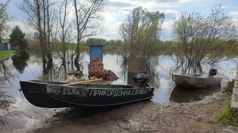 В Черниговской области перевернулся катер с пятью военными, есть погибшие – подробности трагедии