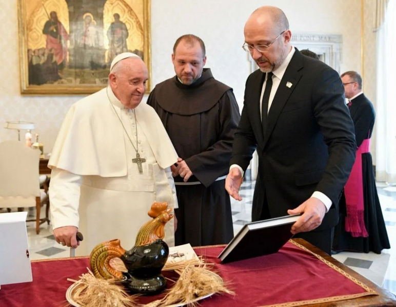 Шмигаль на встрече с Папой: Украина рассчитывает на влияние Ватикана в вопросе возвращения мира
