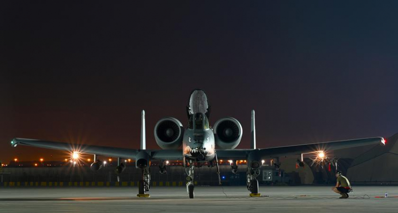 Штурмовики A-10 Thunderbolt II совершили боевой вылет с авиабазы ​​Аль-Дафра на Ближнем Востоке