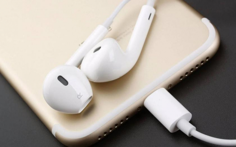 Слухи: Apple начнет массовое производство проводных наушников EarPods USB-C до запуска iPhone 15