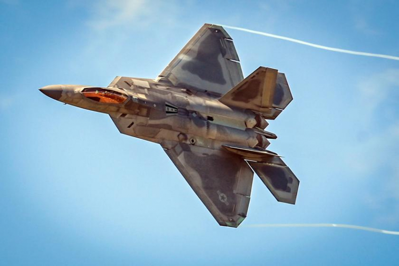 сохранение истребителей F-22 Raptor на вооружении до 2030 года обойдется налогоплательщикам США более чем в 9 миллиардов долларов