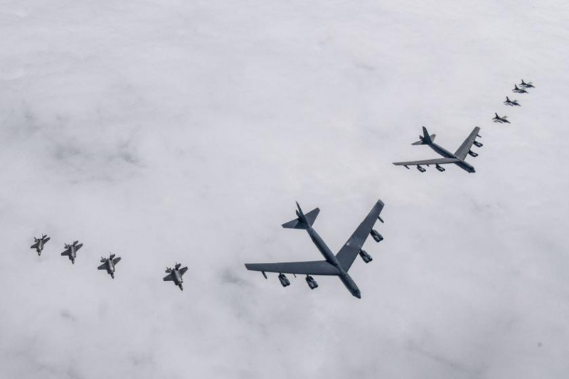 США направили на Корейский полуостров бомбардировщики B-52H после пуска северокорейской межконтинентальной баллистической ракеты Hwasong-18