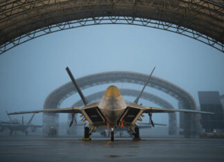 США отправили в Польшу истребители пятого поколения F-22 Raptor