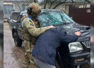 В Херсоне задержали мужчину, который организовал перевозку по железной дороге россиян и их техники