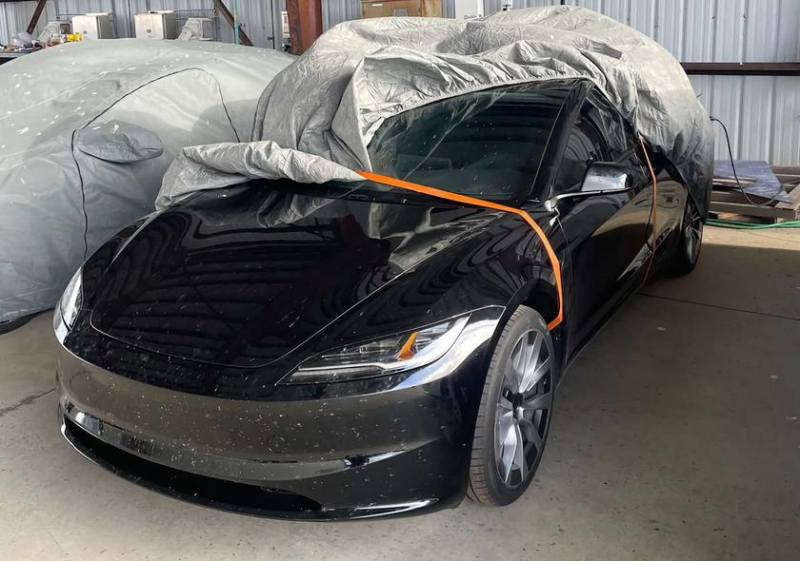 В сети появилось изображение новой Tesla Model 3 с дизайном в стиле Tesla Roadster