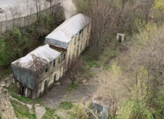 В Киеве планируют построить ТРЦ на месте исторического сооружения в Крещатом парке