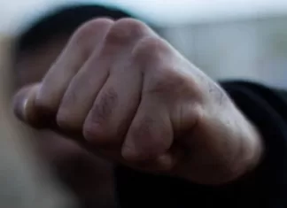 В Киеве возле ТРЦ Retroville произошла драка подростков: на место пришлось вызвать полицию