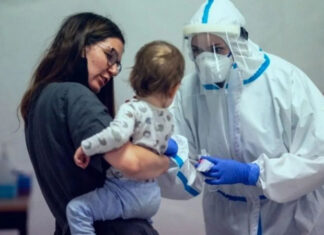 В киевских ТРЦ до сих пор вакцинируют людей: за прошедшую неделю коронавирусом заболели более тысячи горожан