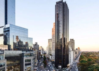 В отель Трампа в Чикаго ворвалась вооруженная женщина — здание оцепила полиция