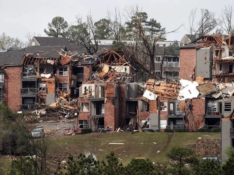 Торнадо унес жизни 26 человек в США - фото, видео
